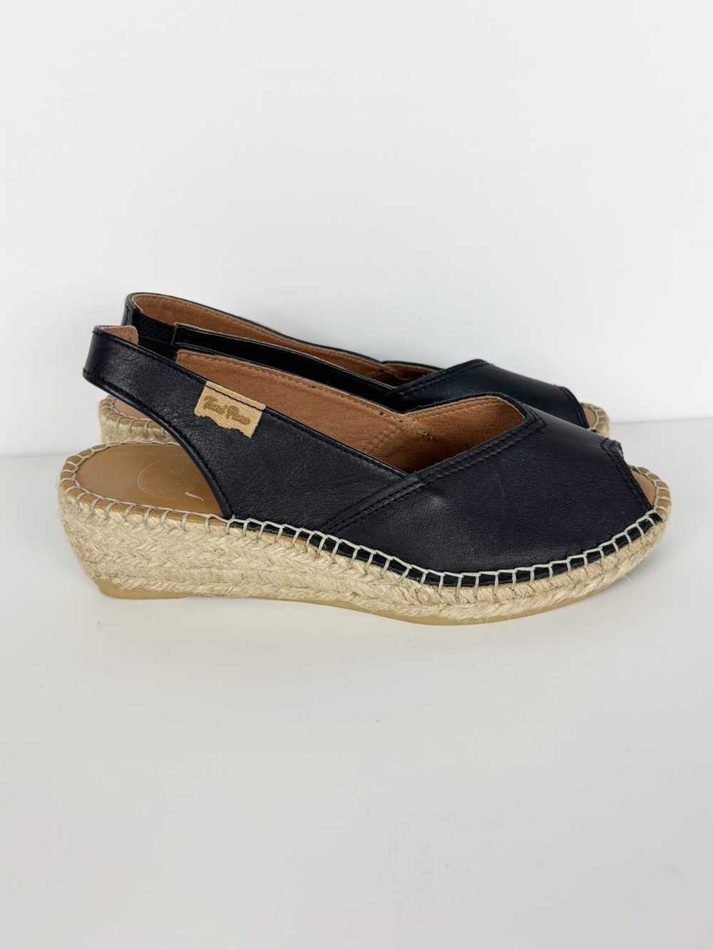 Toni Pons Bernia Espadrille
Sandals Leather Peep toe
Wedge Black Women Size 35